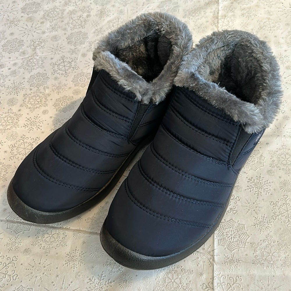 NWOT BJ slipper boots